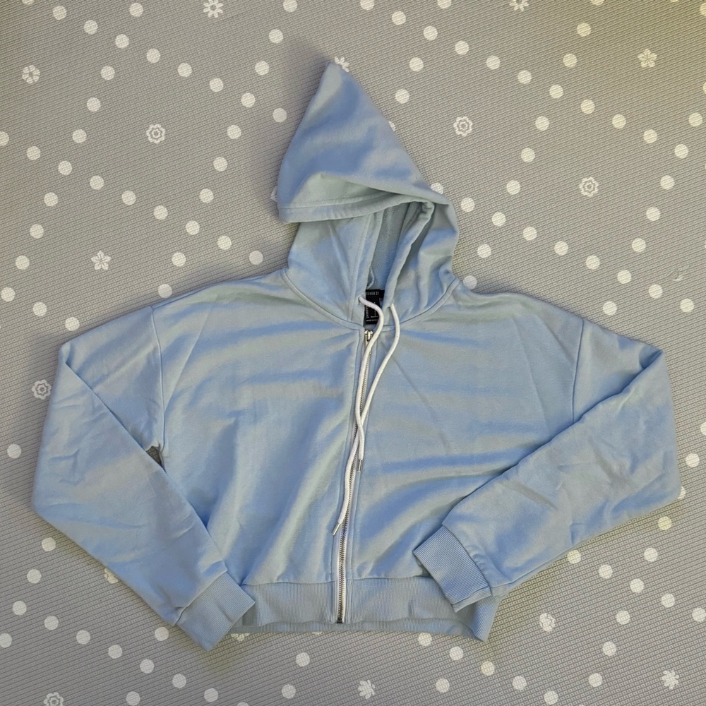 Forever 21 Baby Blue Cropped Zip Up Hoodie - S